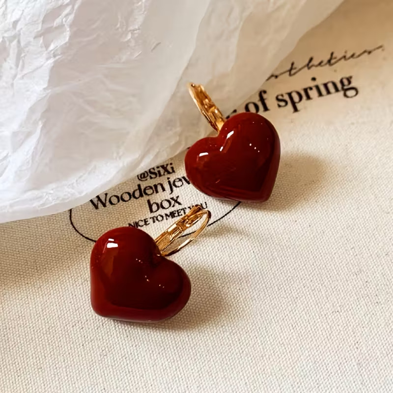 1 Pair of Elegant French-Style Heart-Shaped Earrings – Vintage Red Resin