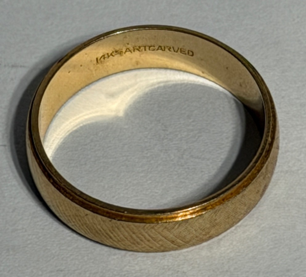 VTG 14K YELLOW GOLD ART CARVED MENS 5.8 MM WEDDING BAND RING 5.6 GRAMS SIZE 11