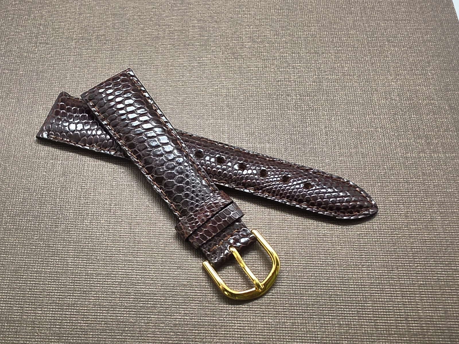 Lot Of 2 Vintage NOS 20R Dark Brown Padded & Stitched Genuine Lizard Watch Bands