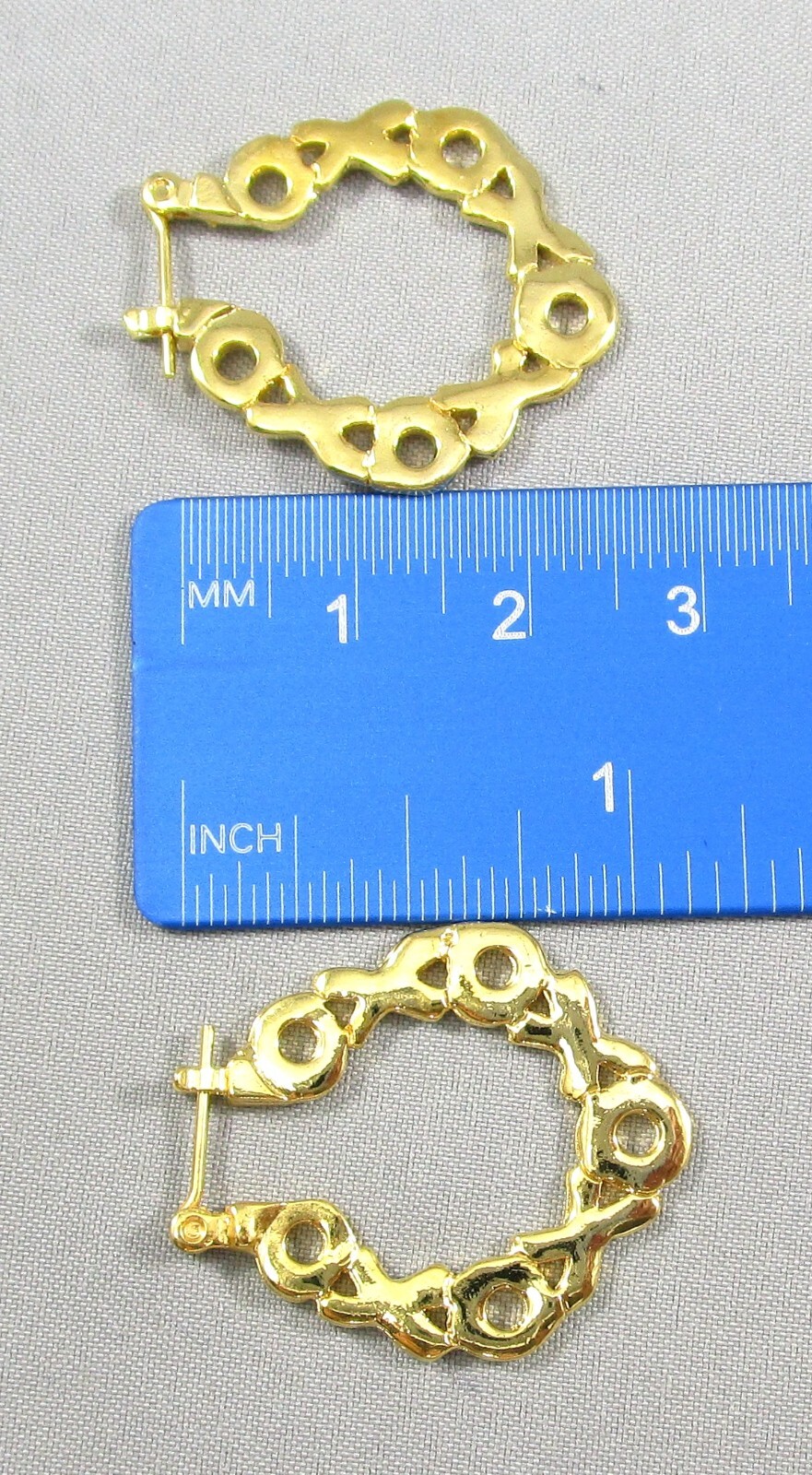 XOXO Gold Tone 1″ Hoop Post Hinged Earrings 114G