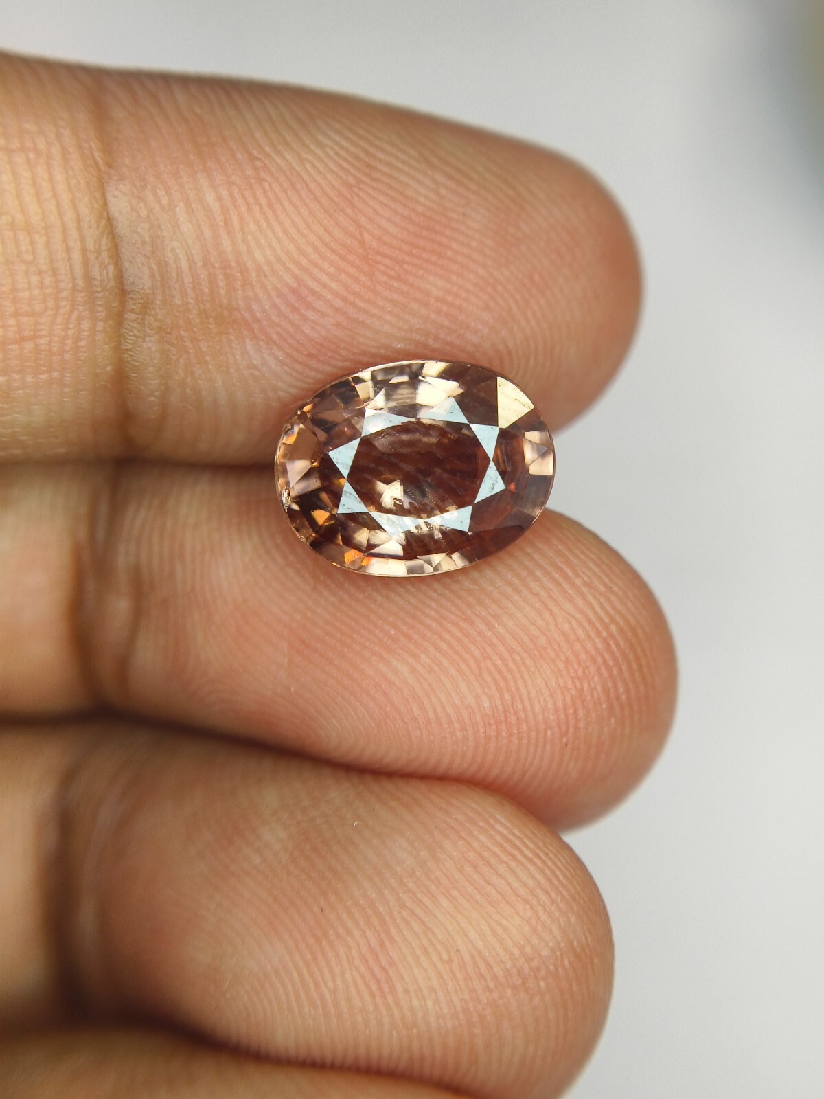 5.60 cts A BEAUTIFUL BROWN ZIRCON WITH PERFECT OVAL SHAPE WITH GOOD LUSTER !