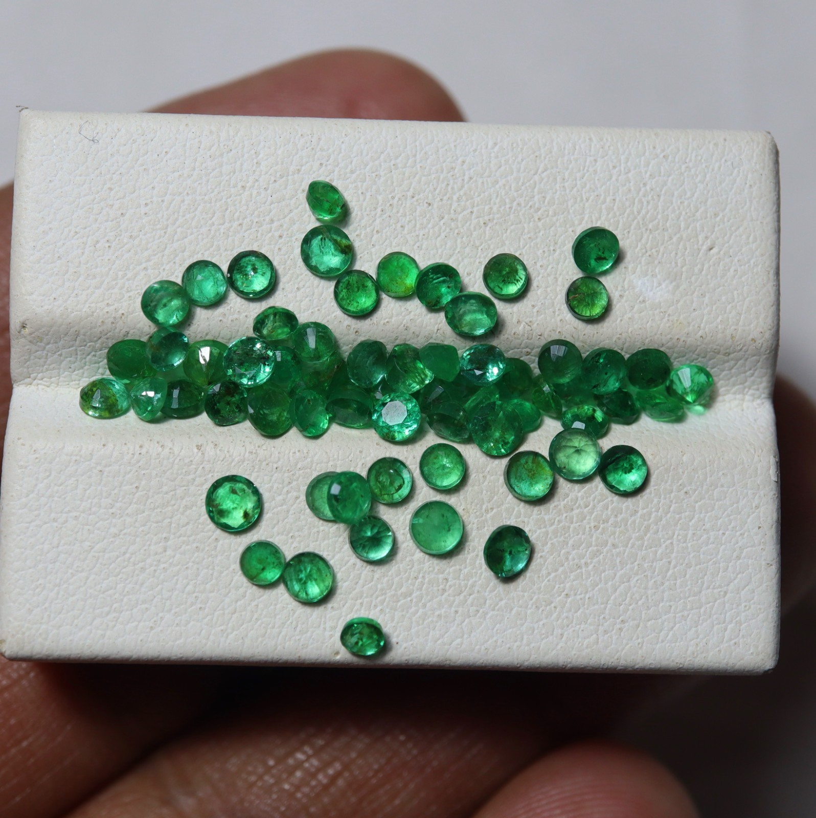 6.5Ct Natural Green Zambia Emerald Faceted Round Gemstones 66 Pcs Lot 2.5 To 3MM
