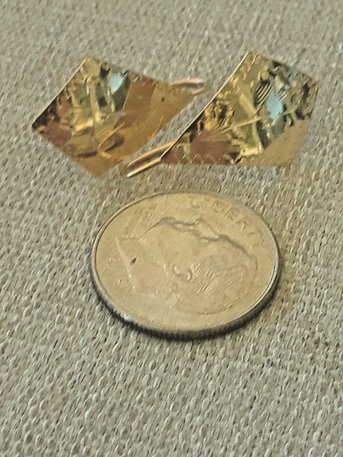 Vintage 14K Gold Kite Shape Dangle Earrings Etched 0.95g