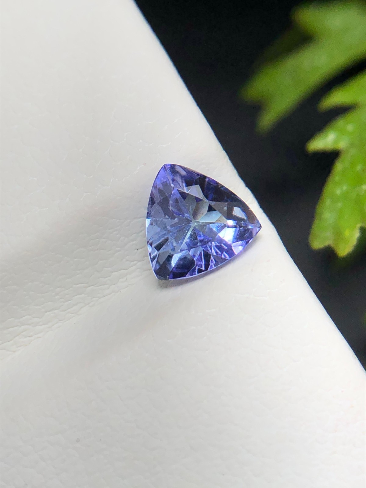 Natural Blue Purple Color Tanzanite Trillion Cut, 6 MM 0,75 ct Loose Gemstone