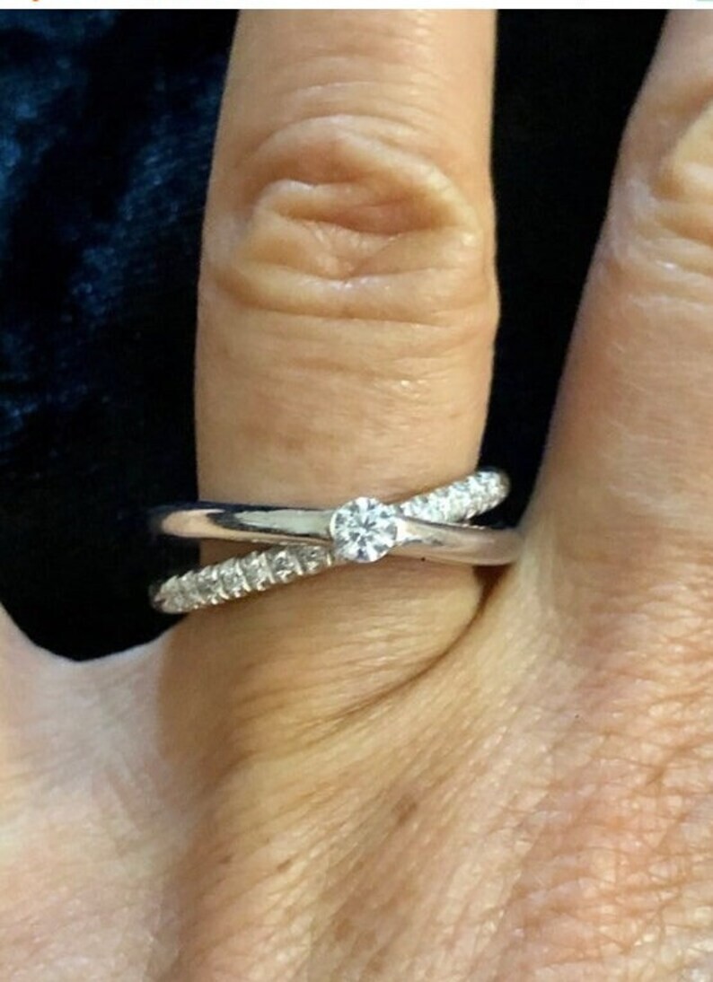 Solid 18k White Gold .30 CTW Diamond Contemporary Style Ring Size 7 1/4