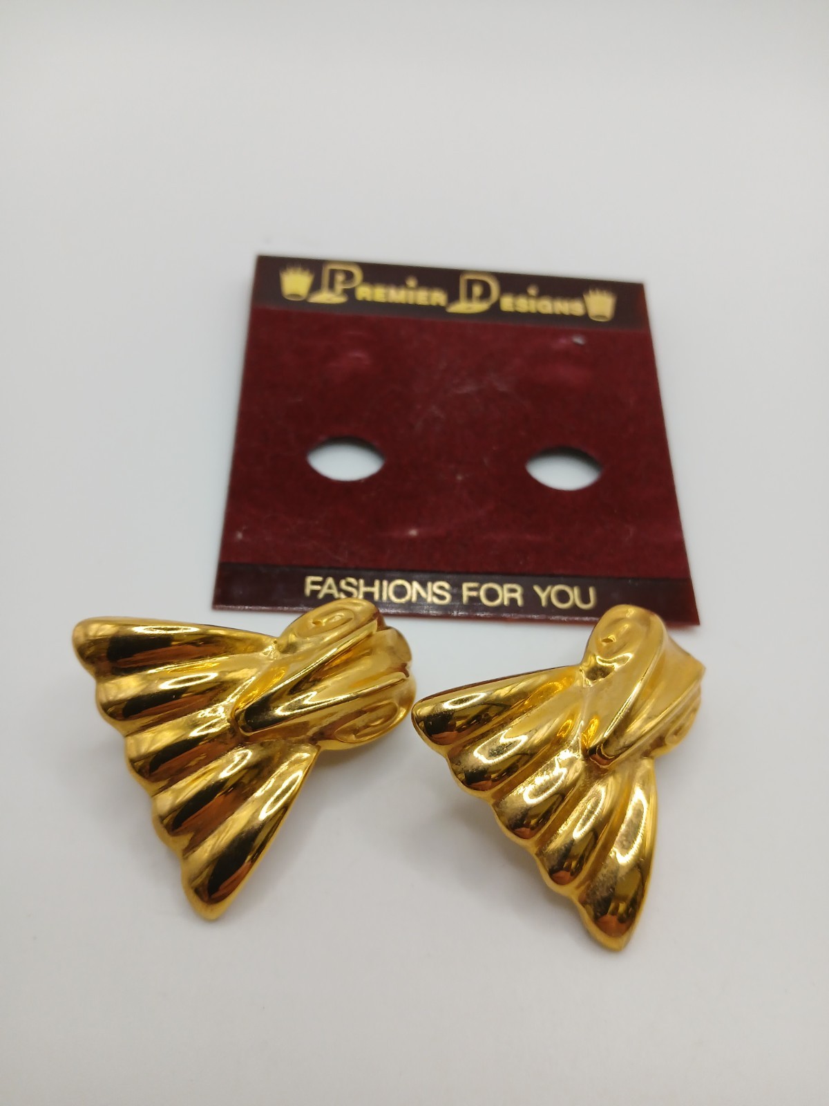 Premier Designs Large Gold Toned Stylized Clip On Earrings. NWT