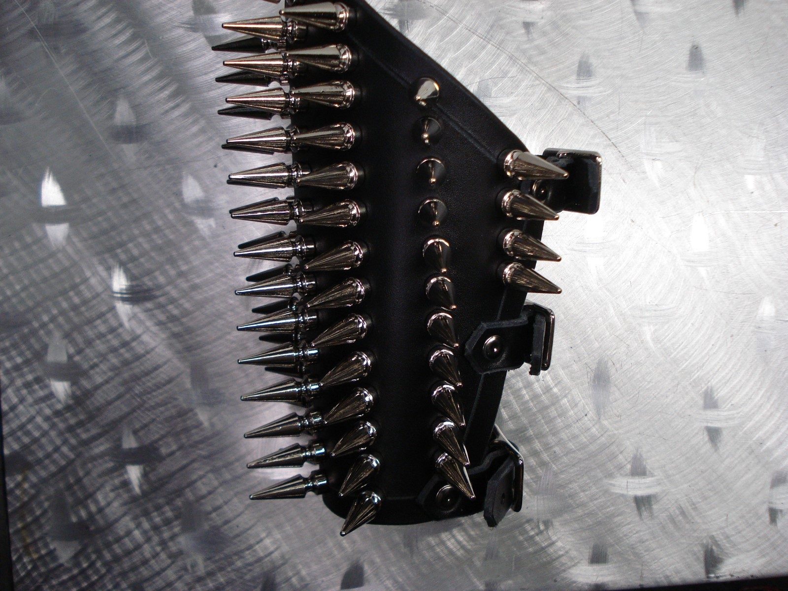 LEATHER SPIKED MEDIUM GAUNTLET.BLACK METAL…(MDLG0032)…..MAYHEM