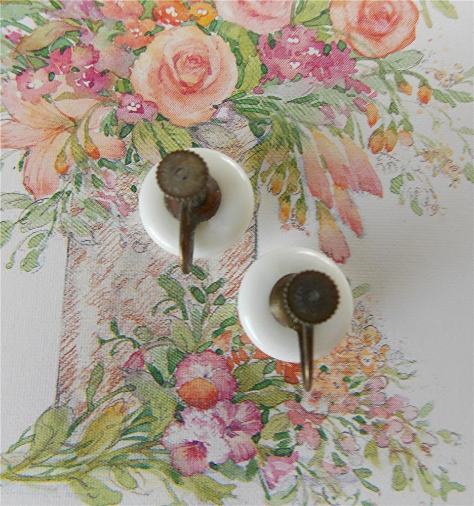 VINTAGE 1940’s MILK GLASS BUTTON SCREW BACK EARRINGS SIGNED JAPAN