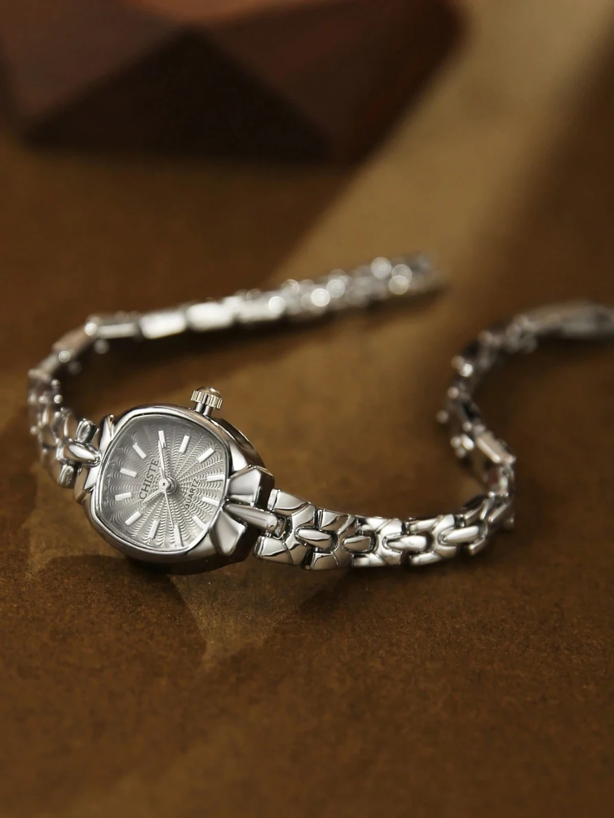 Dainty Silver Vintage Style Watch Women Elegant Lightweight Bracelet Watch Gift