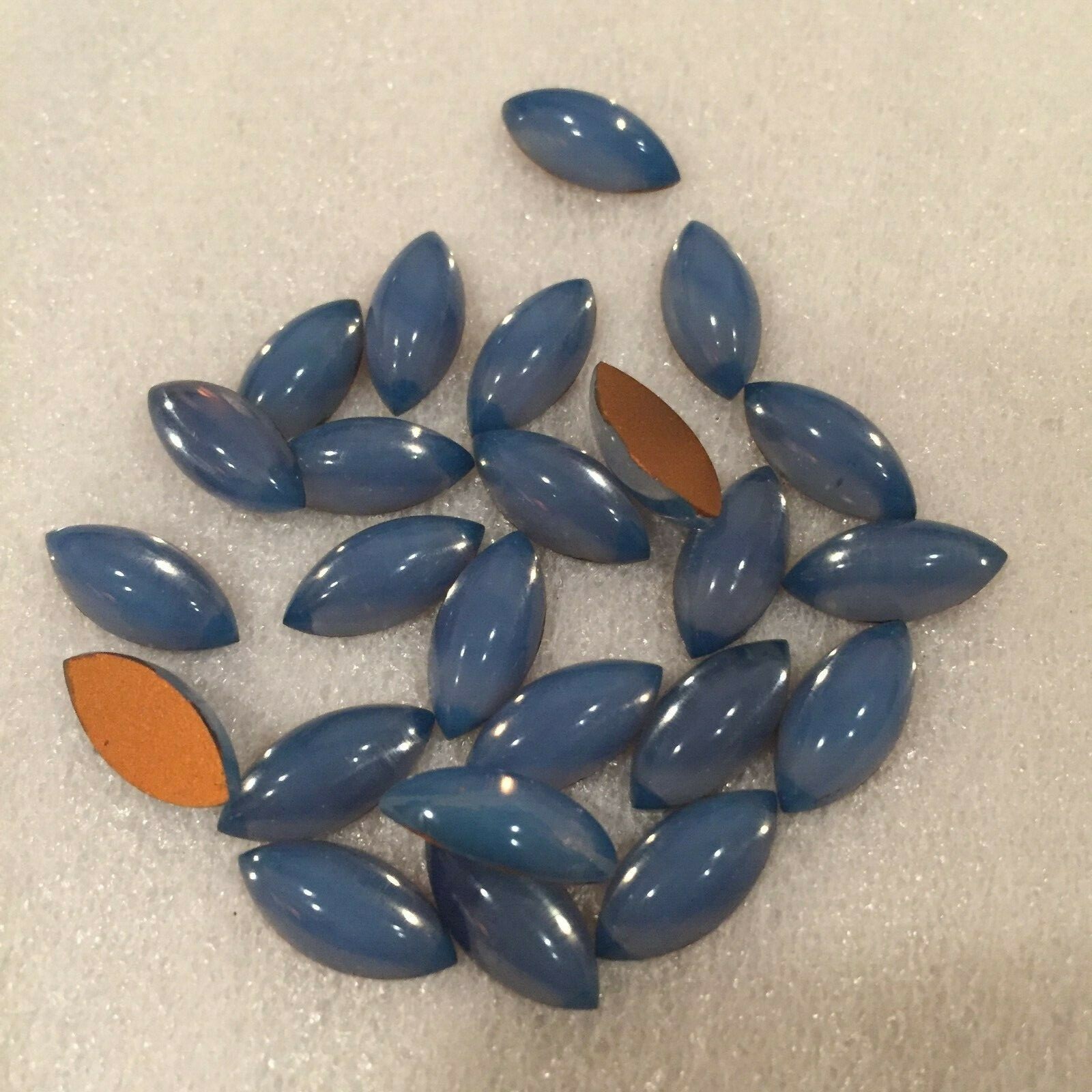 AM1037 Vintage 15x7mm cerulean blue opal glass navettes, gold foiled FB (18)