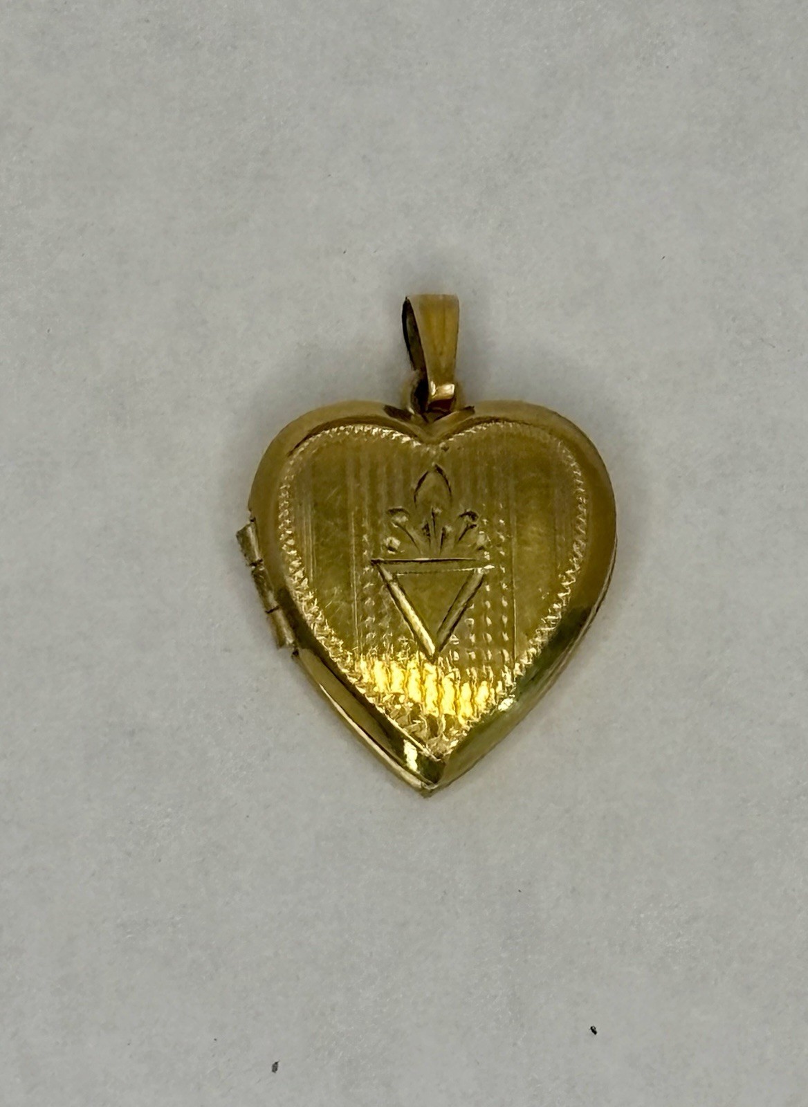Antique 12 Karat Gold Filled Heart Shaped Locket, Good Condition