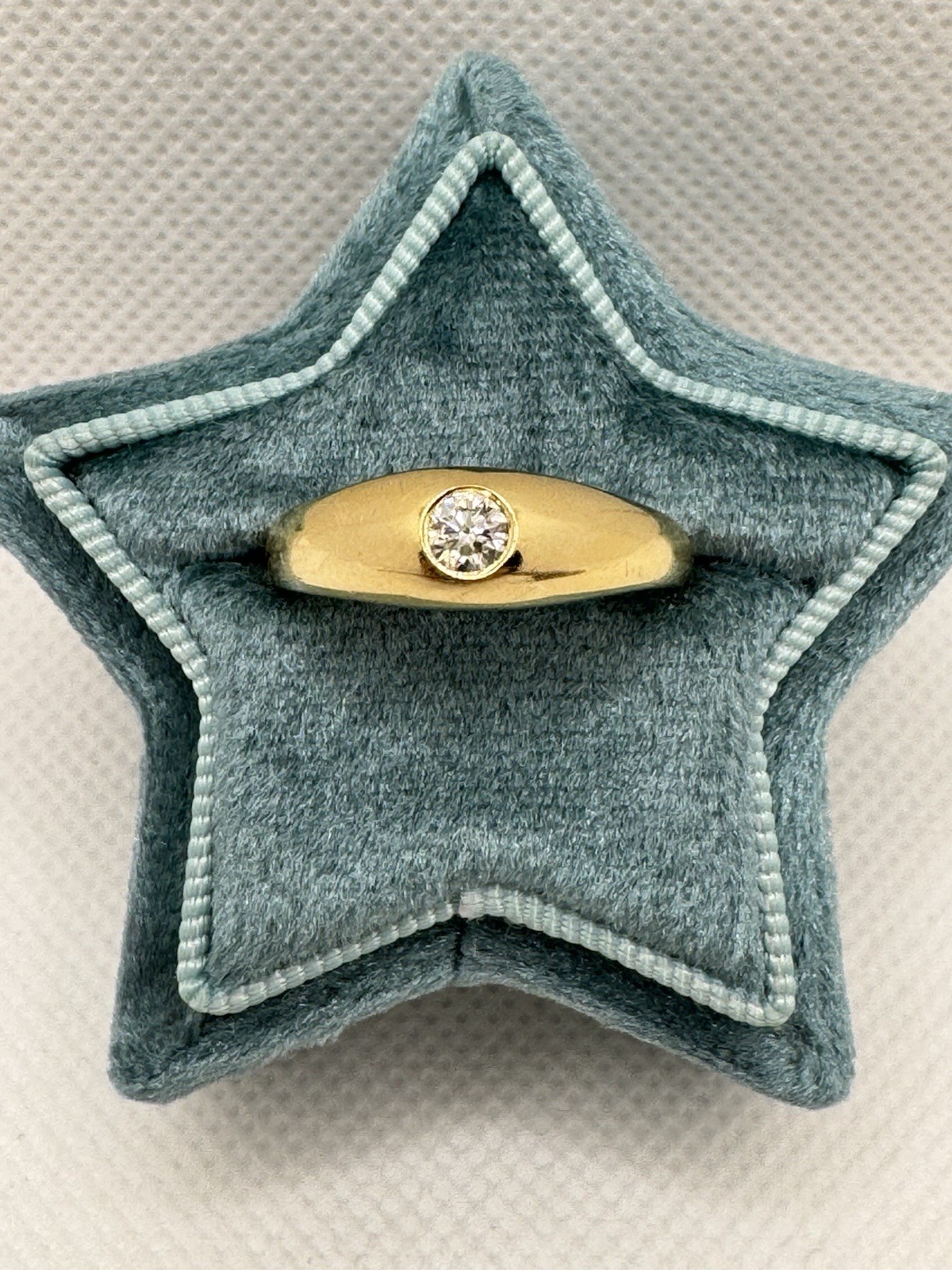 Contemporary 14k Yellow Gold Gypsy Ring Size ~7.25 Natural Diamond
