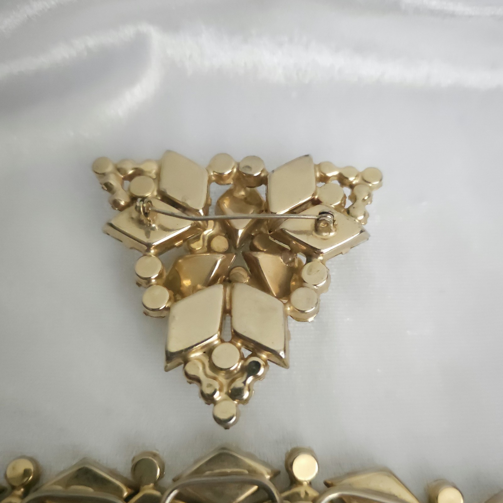 Vtg JULIANA D&E Yellow Jonquil Frosted Kite Rhinestone Set Link Bracelet Brooch