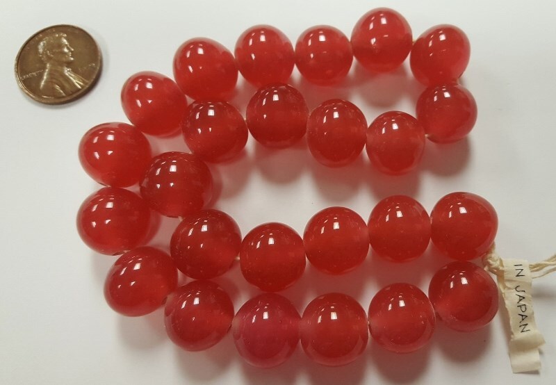 24 VINTAGE JAPANESE CHERRY BRAND GLASS DARK ROSE 14mm. SMOOTH ROUND BEADS 4608T