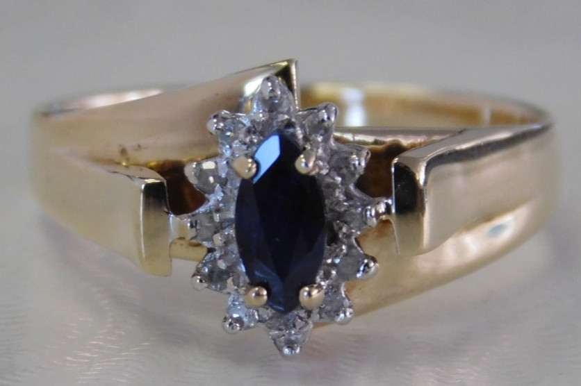 NEW Ladies 10K Yellow Gold Genuine Sapphire & Diamond Ring Sz 6 1/2, 3 grams