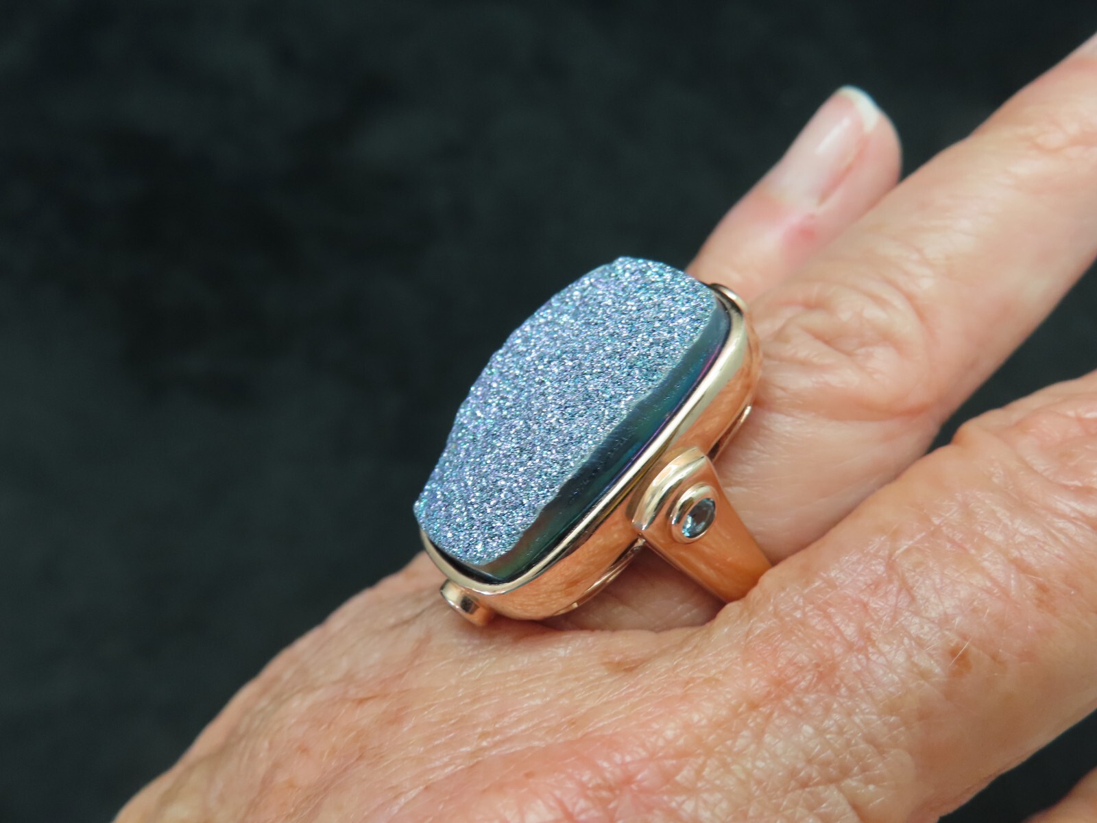 Contemporary 18Kt w/Sterling Silver Drusy Quartz w/Blue Stones Thailand SZ 6