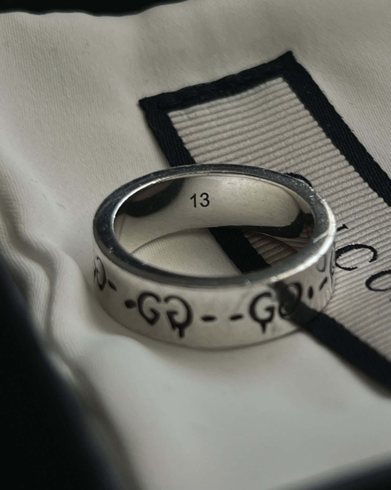 GUCCI ‘Ghost’ Ring – Small Size 13 IT / 6.5 US – Good