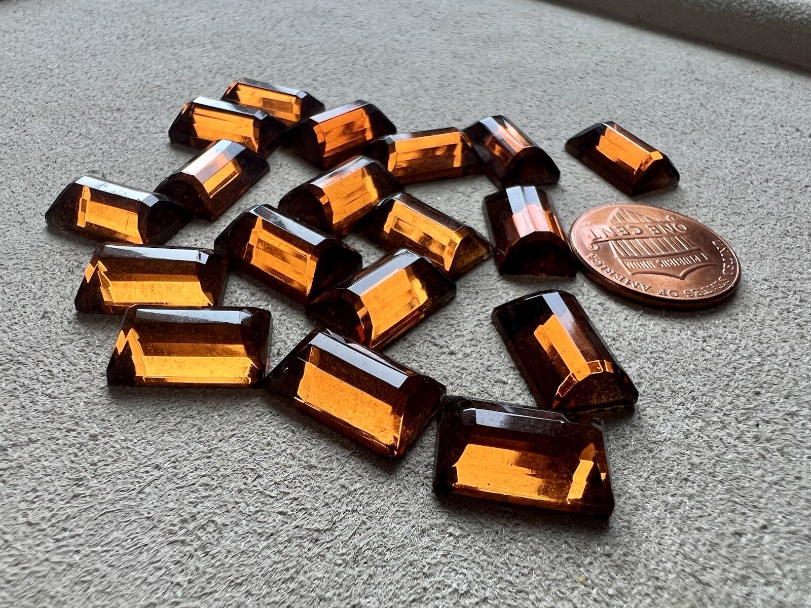 18 VINTAGE AMBER ORANGE FACETED RECTANGULAR CZECH GLASS 14mm X 9mm CABOCHON LOT