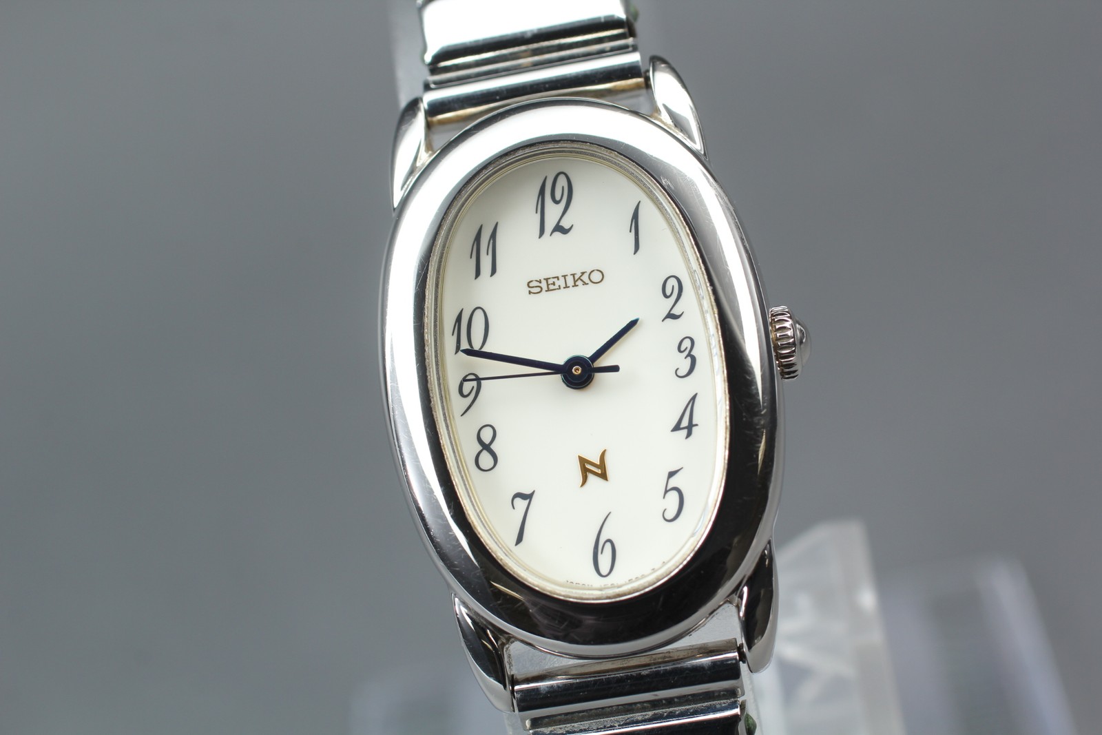 SEIKO Noie 1F21-5870 Silver Oval Qtz Women’s Watch Vintage 1994 Near MINT JAPAN