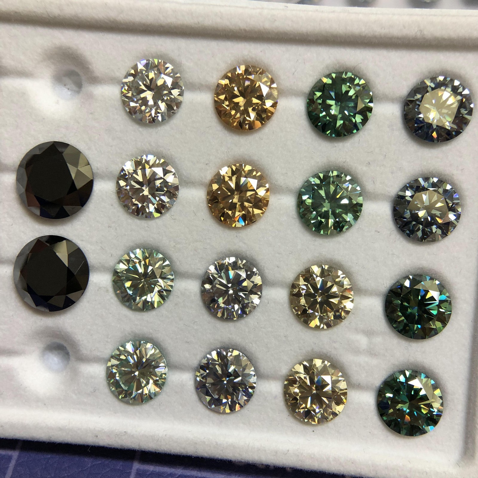 Excellent D Color VVS1 Round Cut Moissanite Loose Gemstones with GRA Certificate