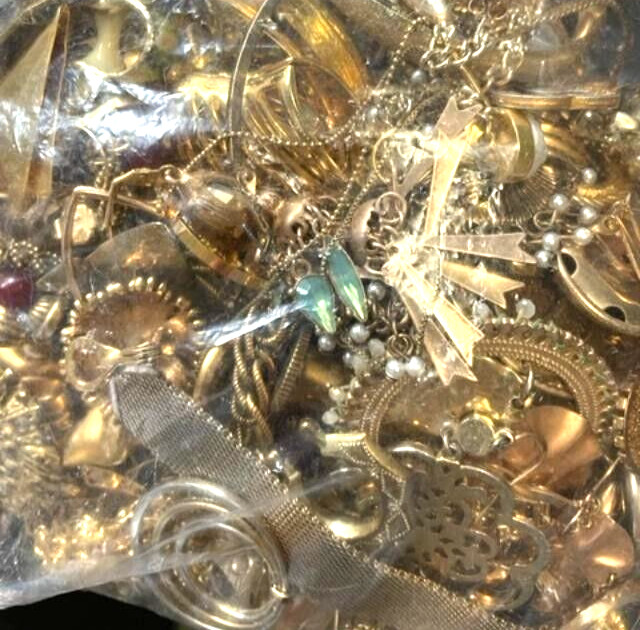 Jewelry 1 LB WEARABLE Bulk Lot Estate Vintage to Modern Costume- LOOK lot #H555