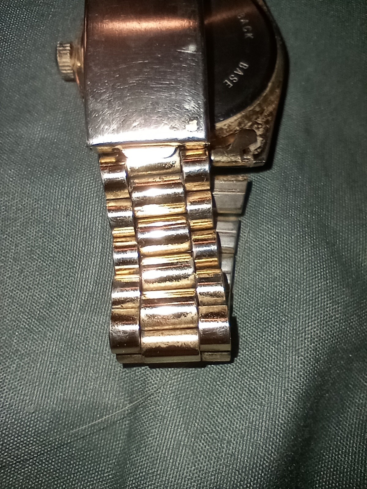 CVP Mens Gold Quartz Day/Date Watch -S-Steel/Day-Date Indicator Cyclops Window