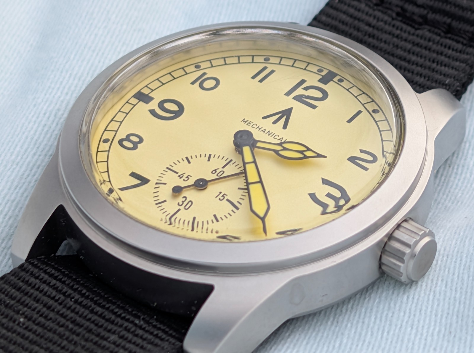 Mechanical Dirty Dozen Military watch Blasted Stainless steel Cream 39mm