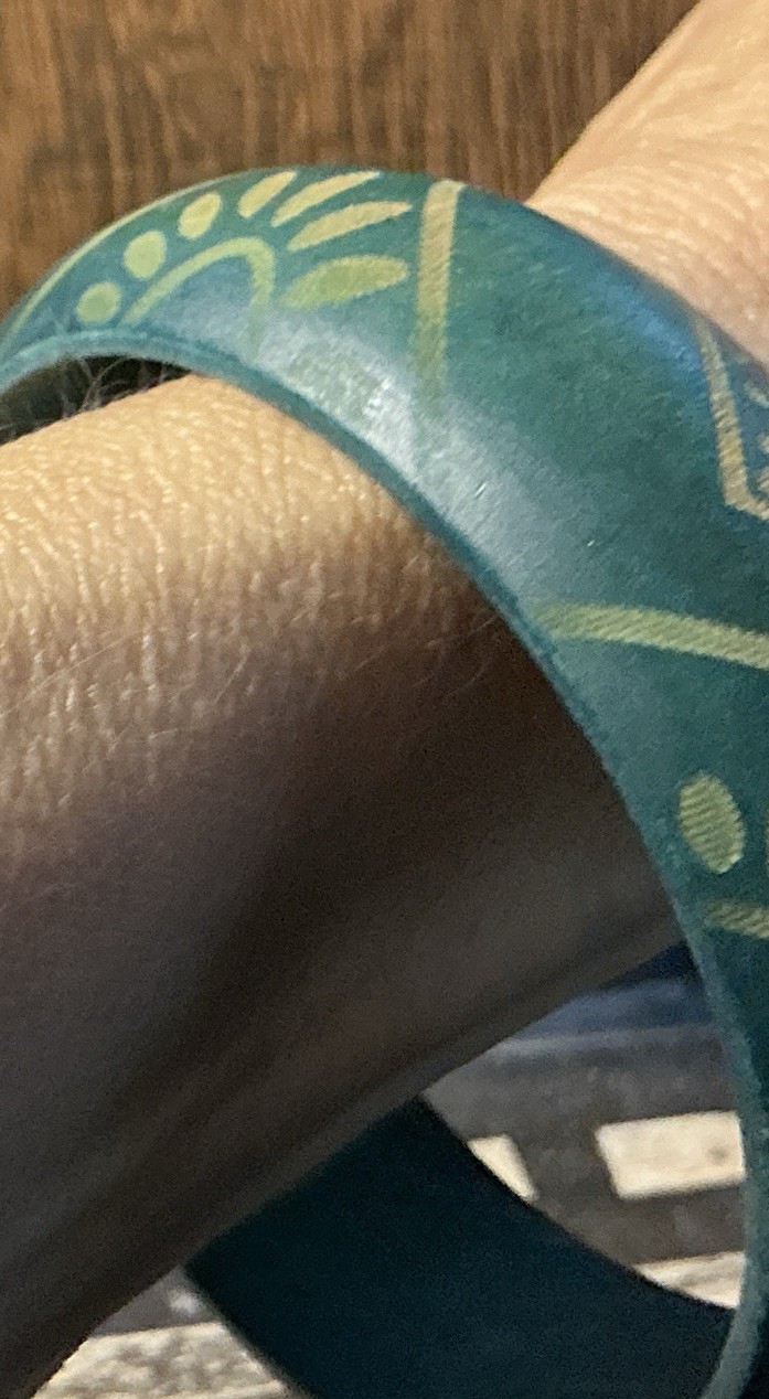 Green Wood Bangle Bracelet Gold Tone Geometric Floral Pattern No Stone