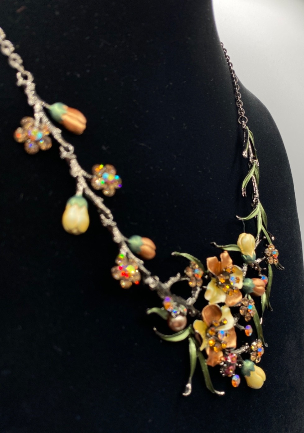 VTG 3D Metal Flowers Colorful Resin Crystal Vine Necklace Earrings Set Clip On