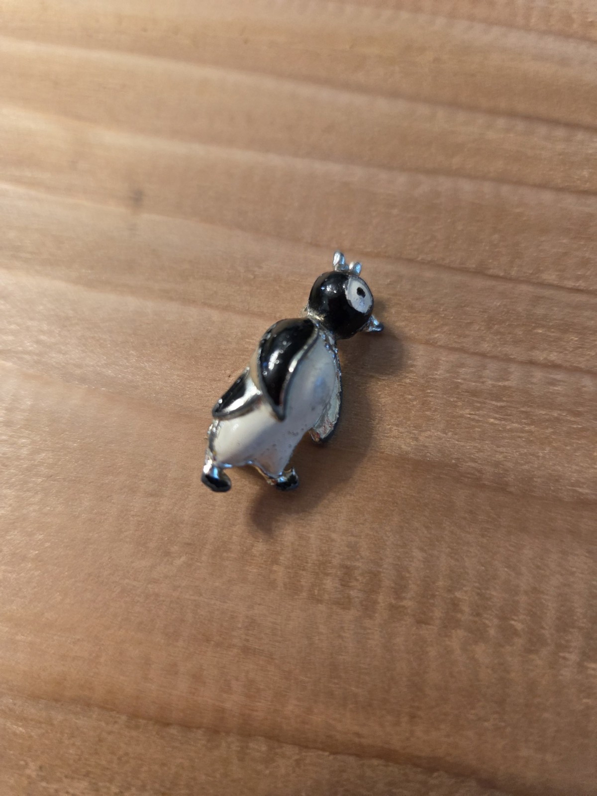Rare Vintage Willie and Millie Enamel Penguin Kool Cigarettes Brooch Pin Set