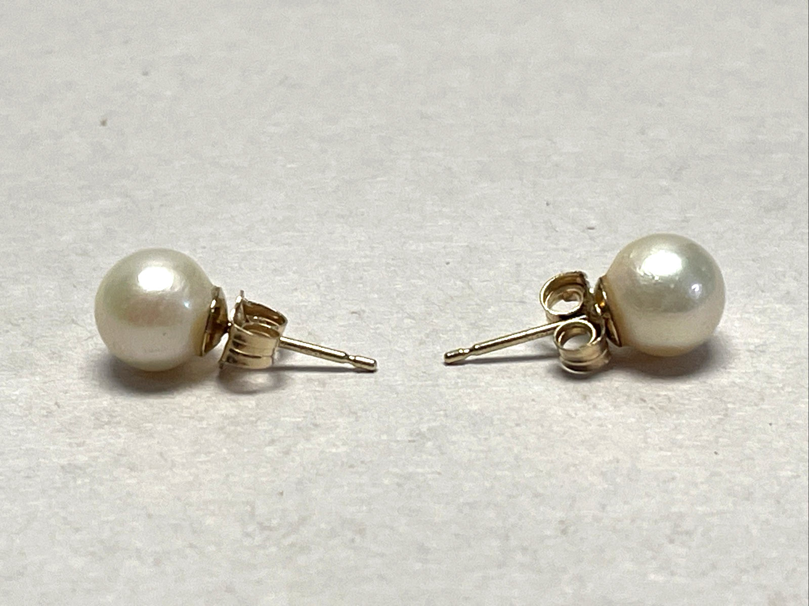 14K Yellow Gold Cultured Akoya Pearl Stud Earrings 6.9mm Classic 1.2g Vintage