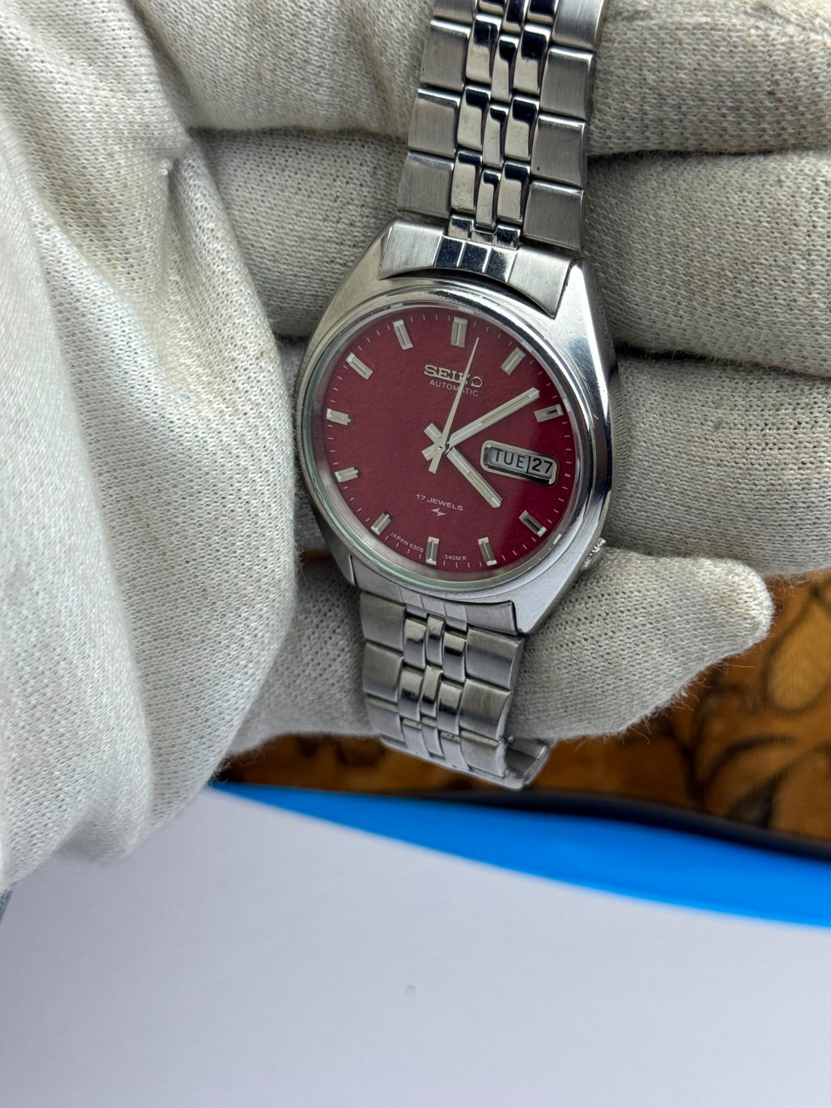 Seiko 5 Vintage Mens Automatic 17 Jewel Red Textured Dial Day-Date Men’s
