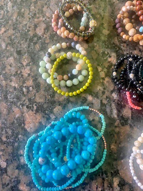Preowned Lot Of 60+ Assorted Bead Bracelets Stretchy Multicolors