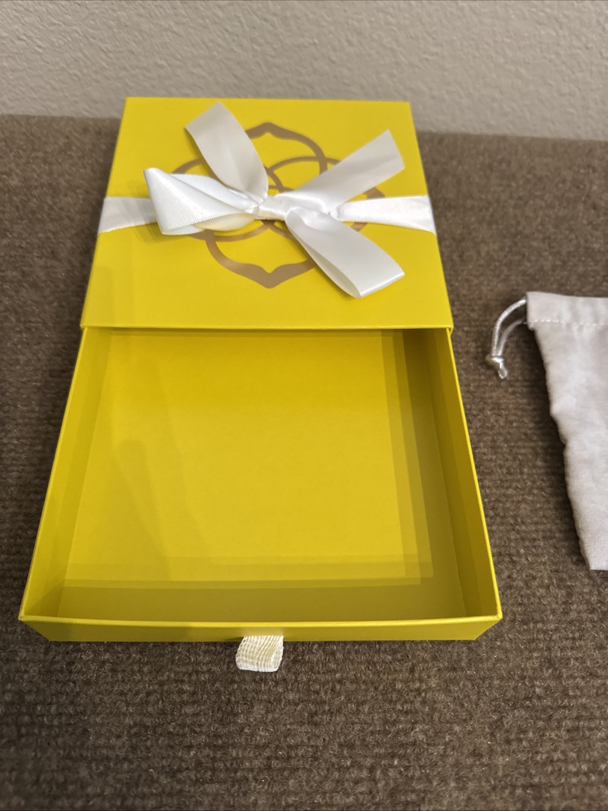Kendra Scott Large Yellow Gift Box w/ White Bow Empty Magnetic Closure 6.25″