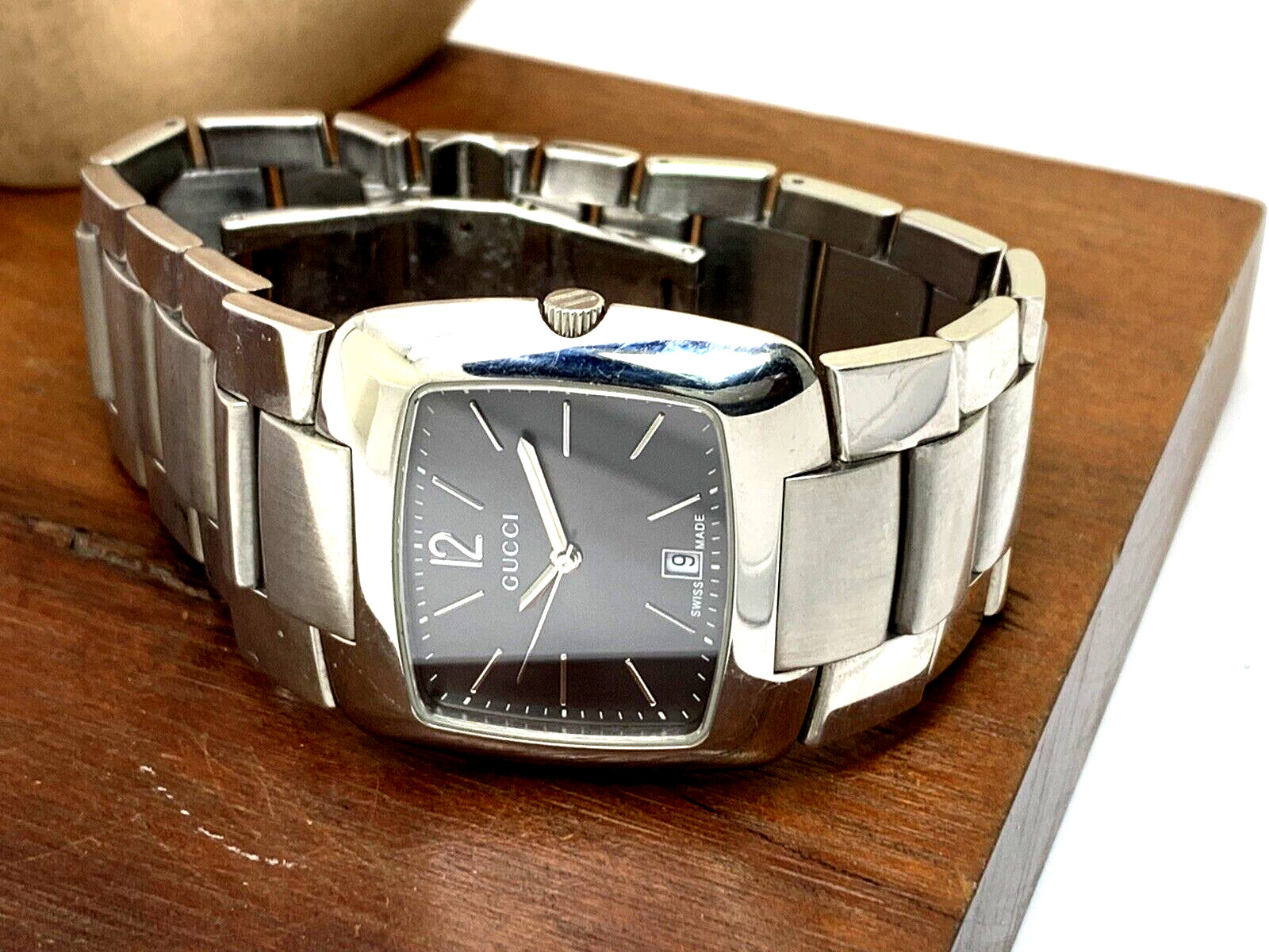 GUCCI Unisex Watch 8500M Swiss Quartz Gray Dial Silver Stainless Steel 34mm