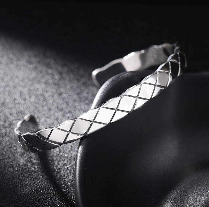 I07 Silver 925 Diamond Pattern Scalloped Edge Bangle Bracelet