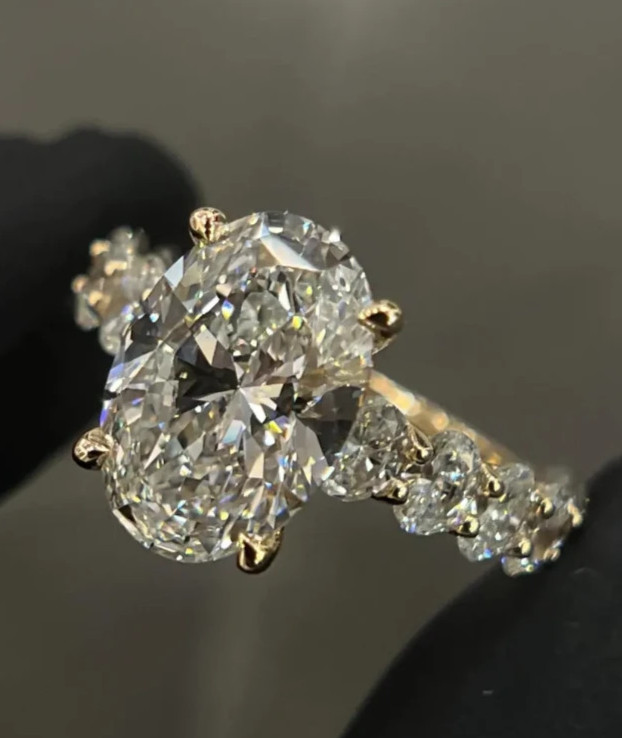 4.50Ct Oval-Cut VS1 Lab Grown Diamond Hidden Halo Wedding Ring 14K Yellow Gold