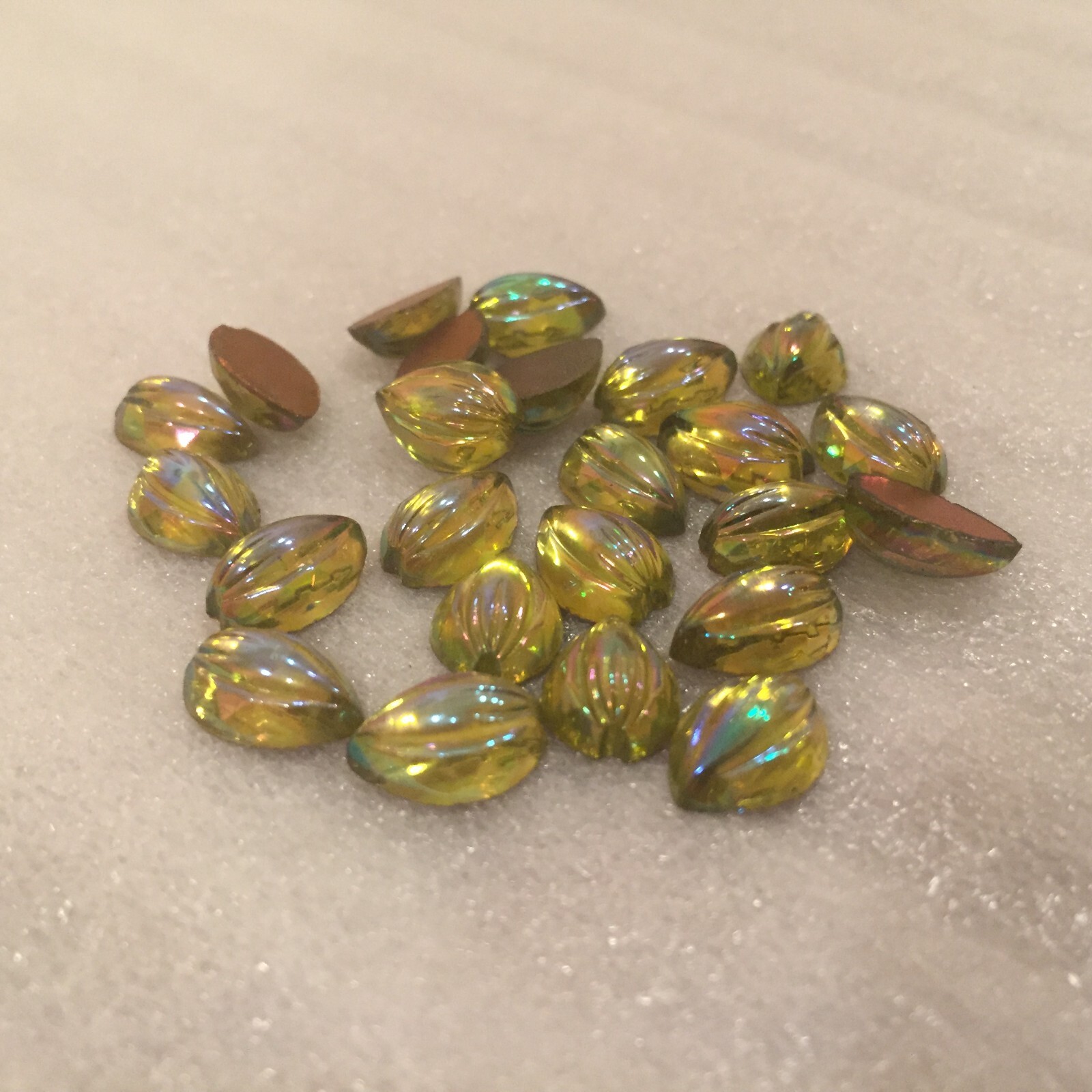AM975 Vintage glass cabochons 11x8mm pear ridged top jonquil AB gold foil (16)