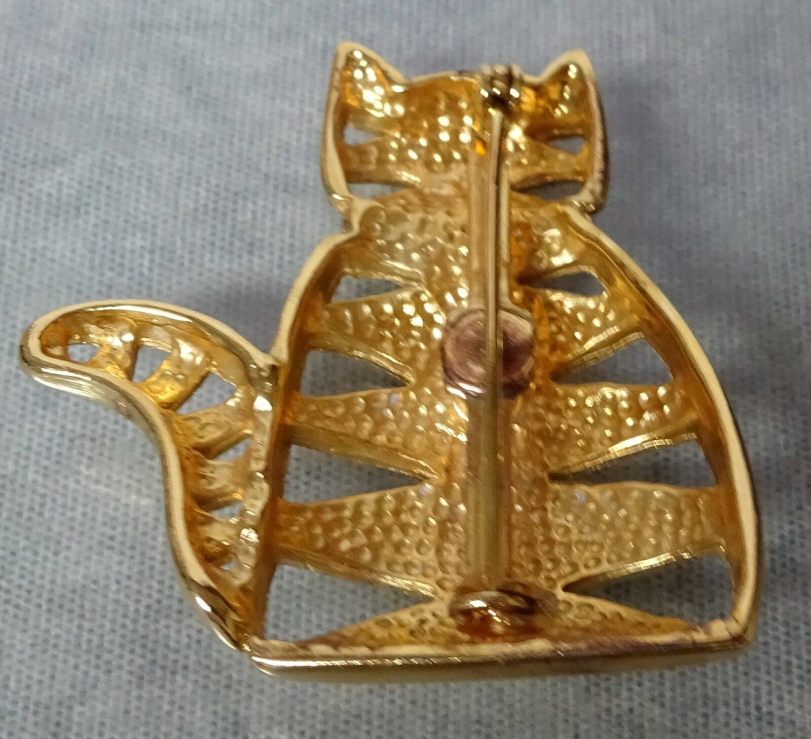 Vintage Gold one FAT Striped Openwork Cat Brooch Jonette Jewelry Pin Signed JJ