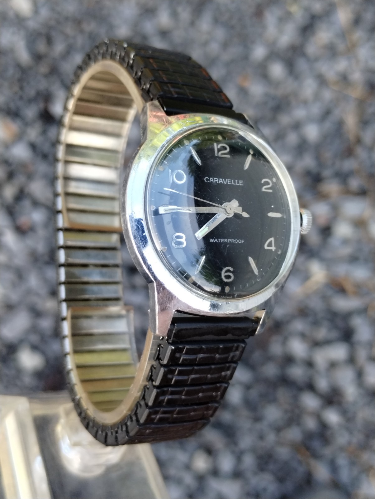 Vintage 1967 Caravel 17j Men’s Waterproof Wrist Watch Black Dial.