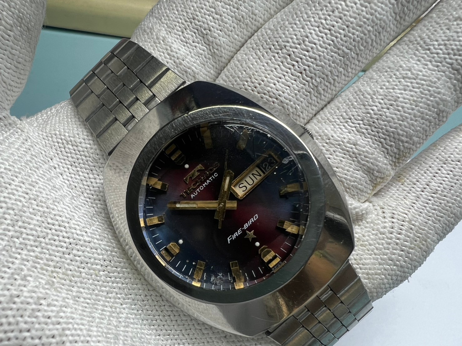 79. Technos day date Fire Bird 37 mm running cal 2830