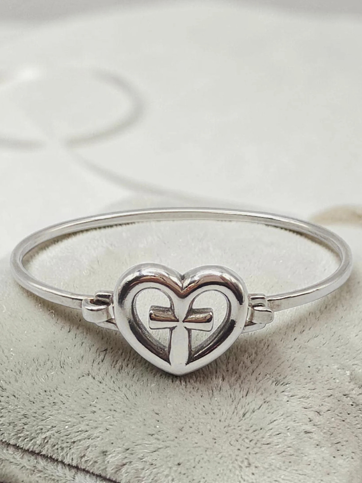 RETIRED James Avery Sterling Silver Heart Cross Hook Bracelet – 6.5 Inch
