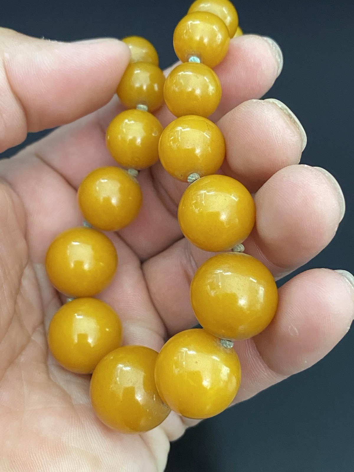 Vintage Egg Yolk Butterscotch Amber Bakelite Graduated Bead 16″ Necklace 43.8g