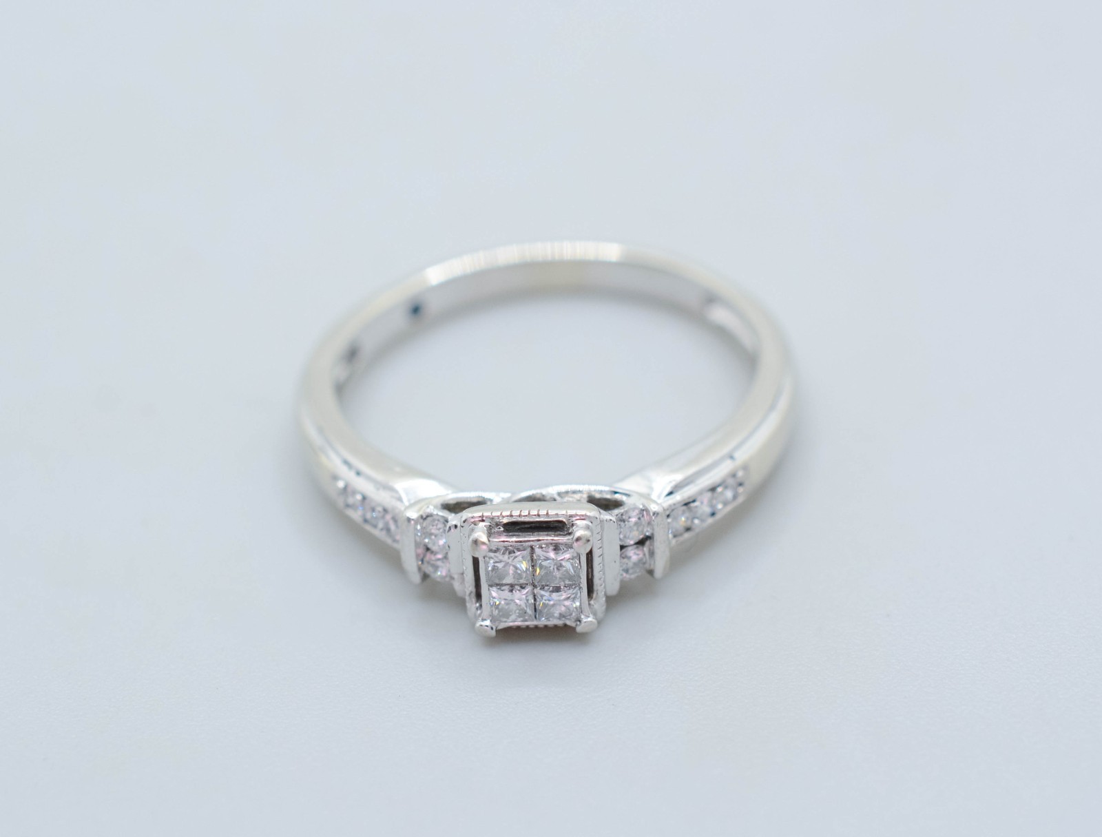 (MA5) Ladies 10K White Gold Diamond Ring .046 ctw 2.4 Grams Size 7.25