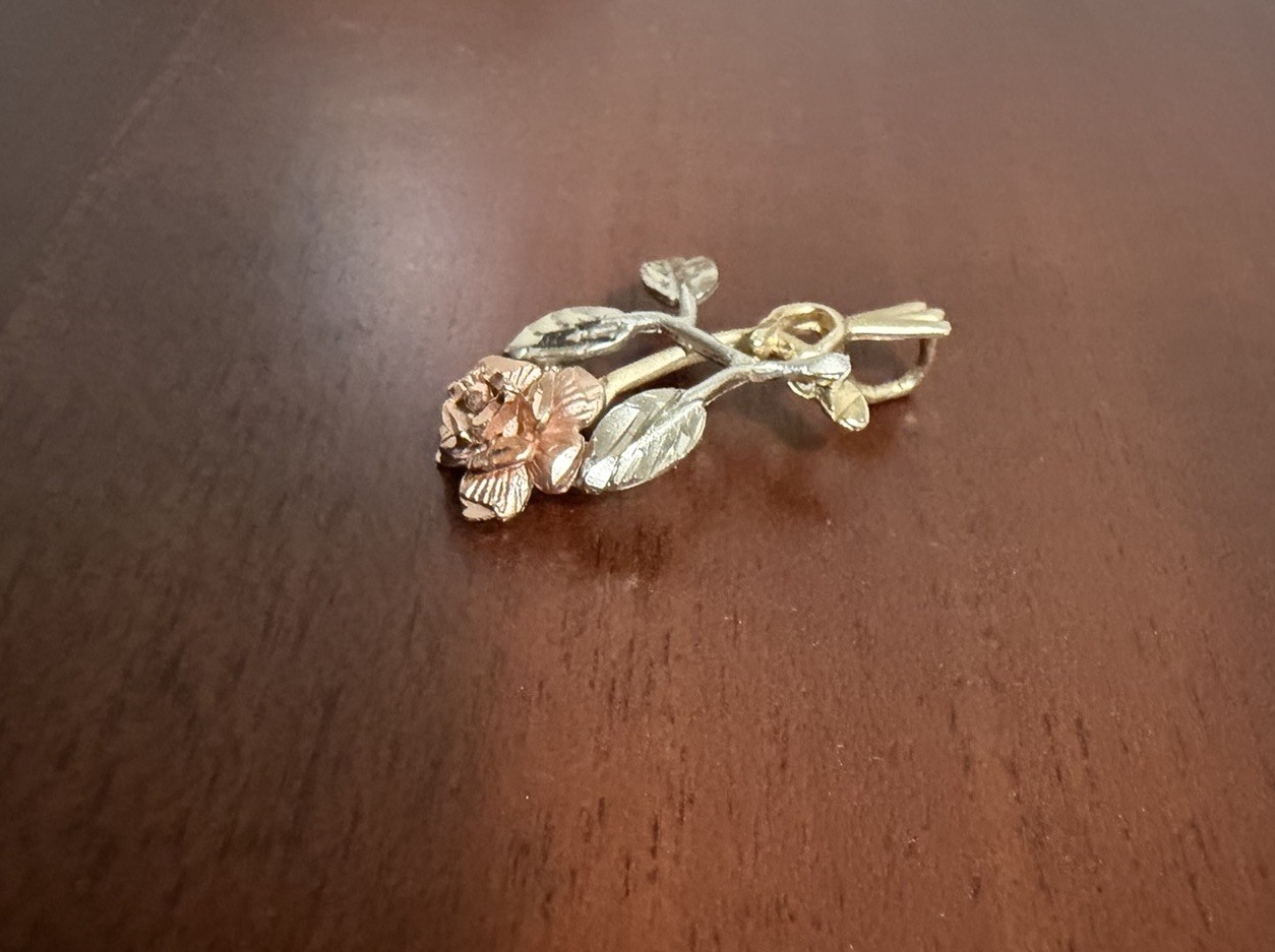 14k .585 Gold MA Michael Anthony Tri Color Black Hills Gold Rose Pendant