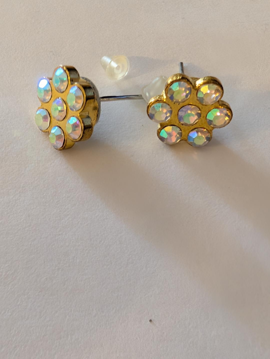 NEW Women’s Stud Goldtone Sparkle Flower Design Earrings Fashion Jewelry I5