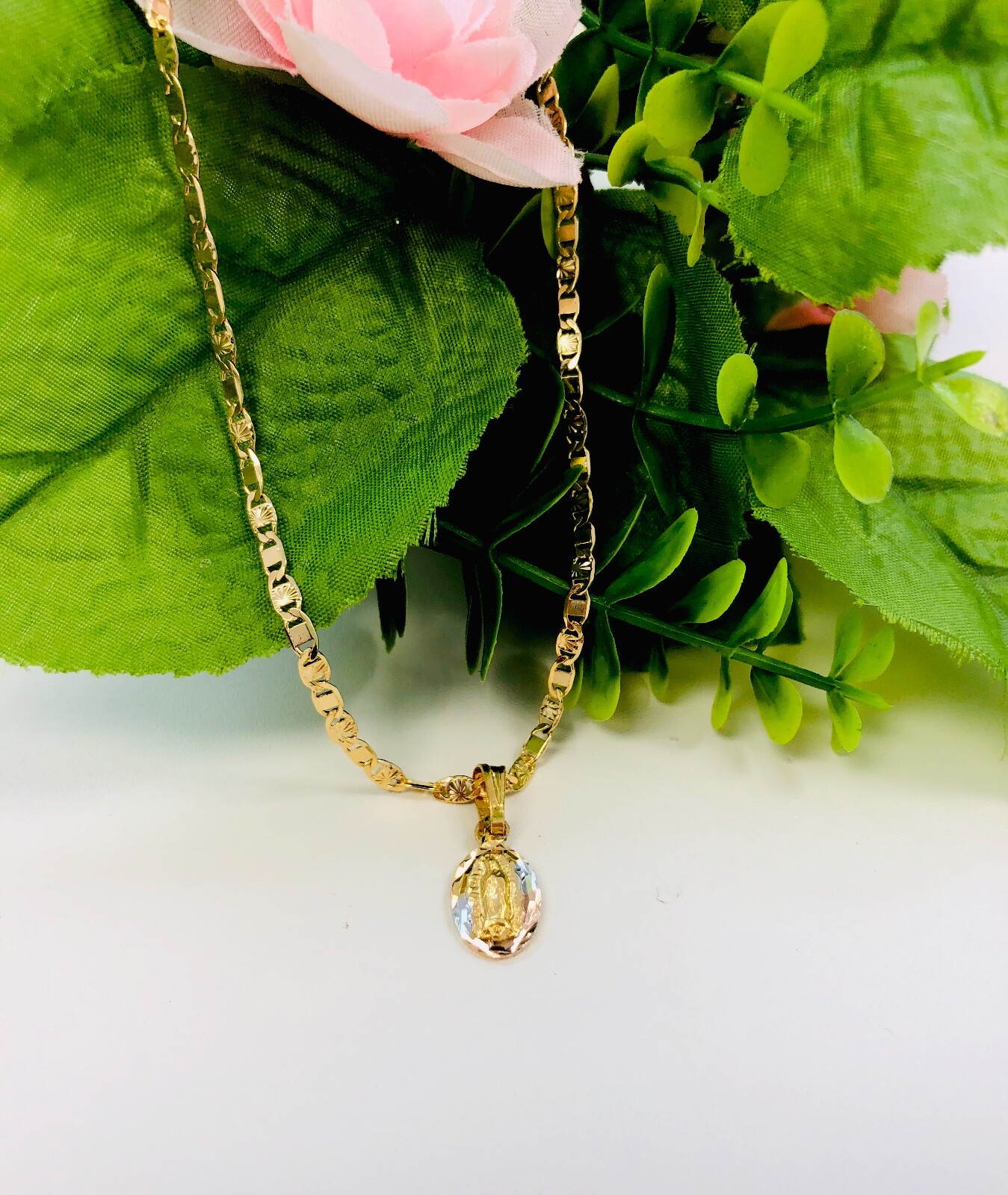 18k Oro Laminado Medalla de Virgen de Guadalupe & Cadena 16″ Para Mujer o Niños