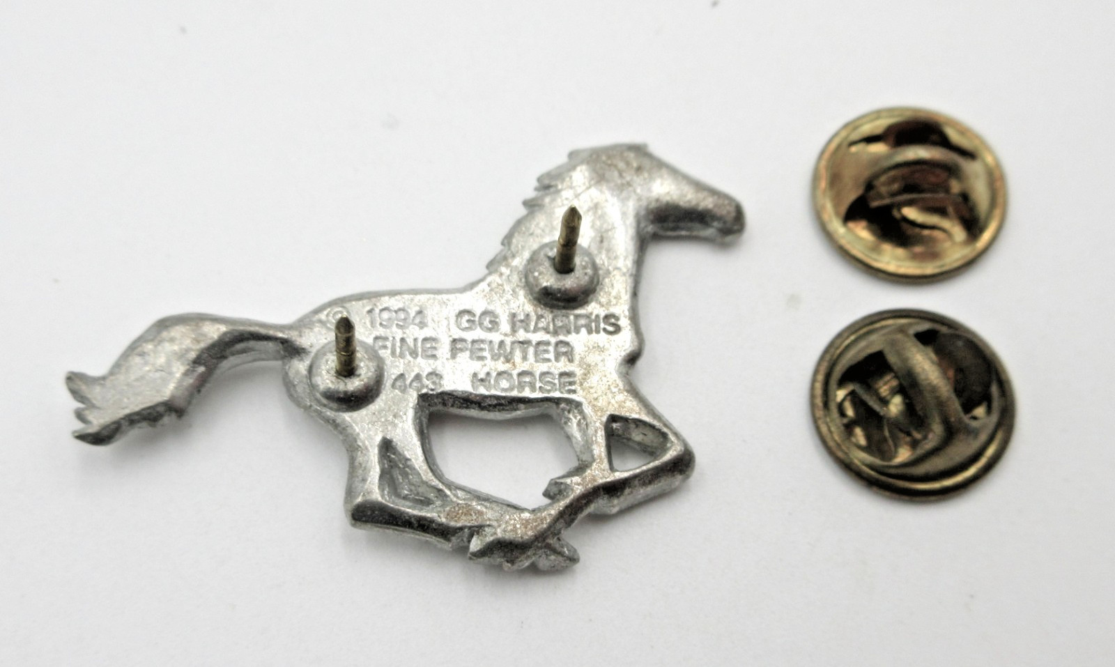 VTG SIGNED 1994 GG HARRIS FINE PEWTER 1990s HORSE tie tac lapel pin Silver tone