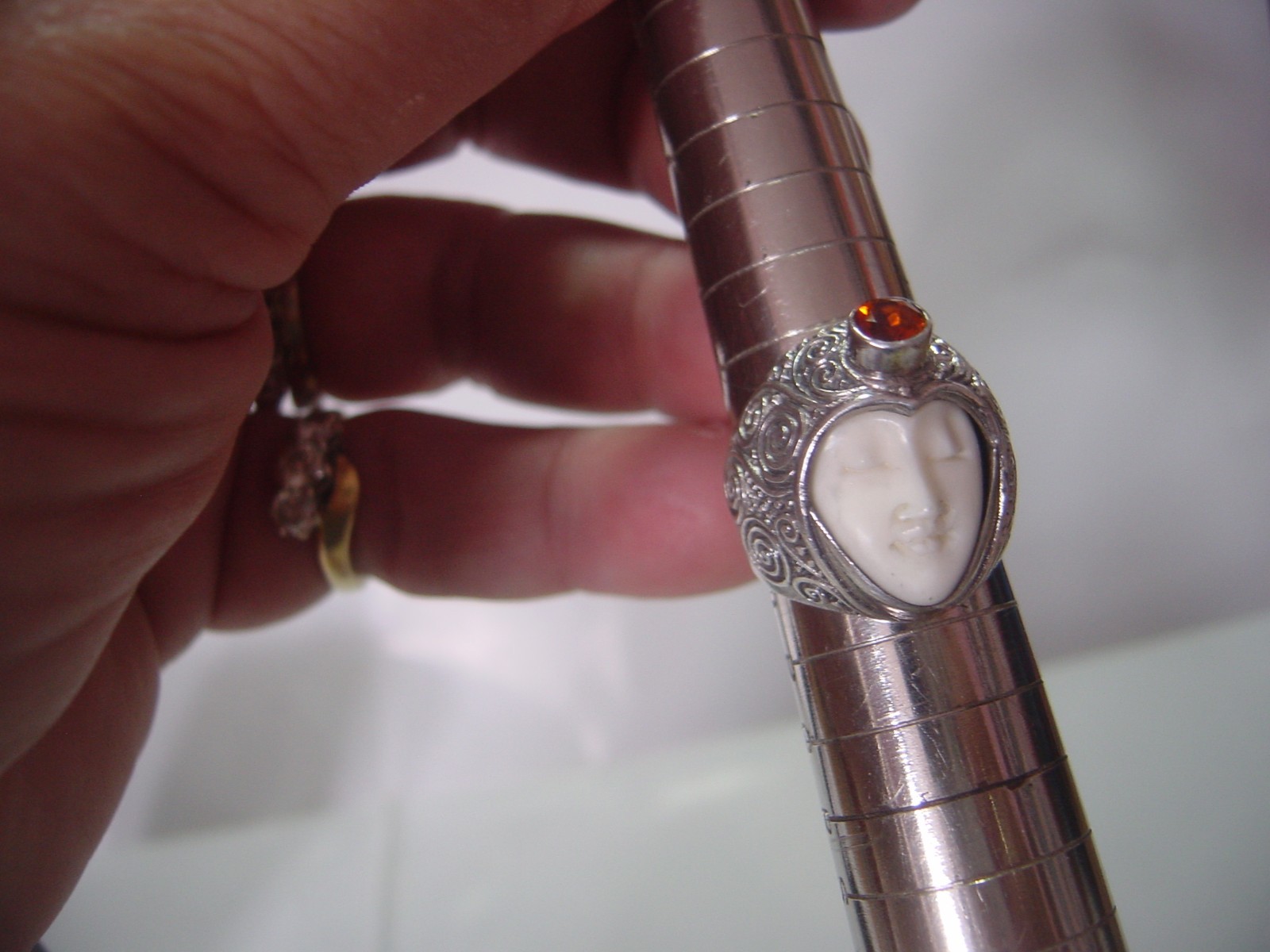 RARE-solid Silver 925 TJC Carved Face Goddess BALI Genuine pyrope garnet size n