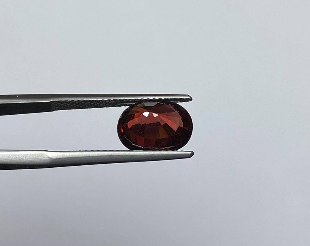 Fiery Red Rhodolite Garnet Gem – 8 X 10 X 5.7 MM – 3.95 Cts – Oval Cut